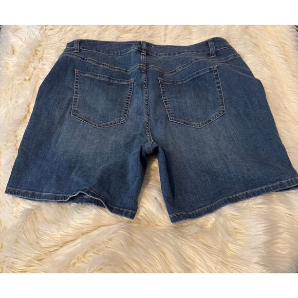 Size 18 Lane Bryant Pearl Gem Shorts - Picture 3 of 3